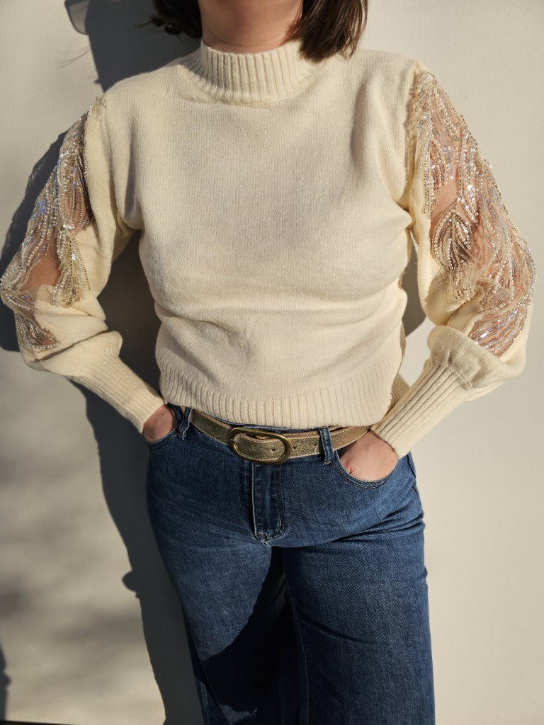 Pull Beige à Col Rond avec Perles Brodées aux Manches – Amoressia