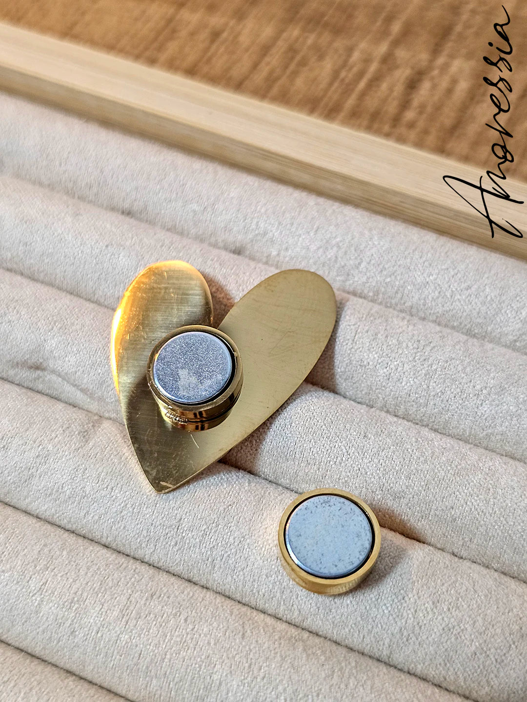 Broche dorée coeur brossée