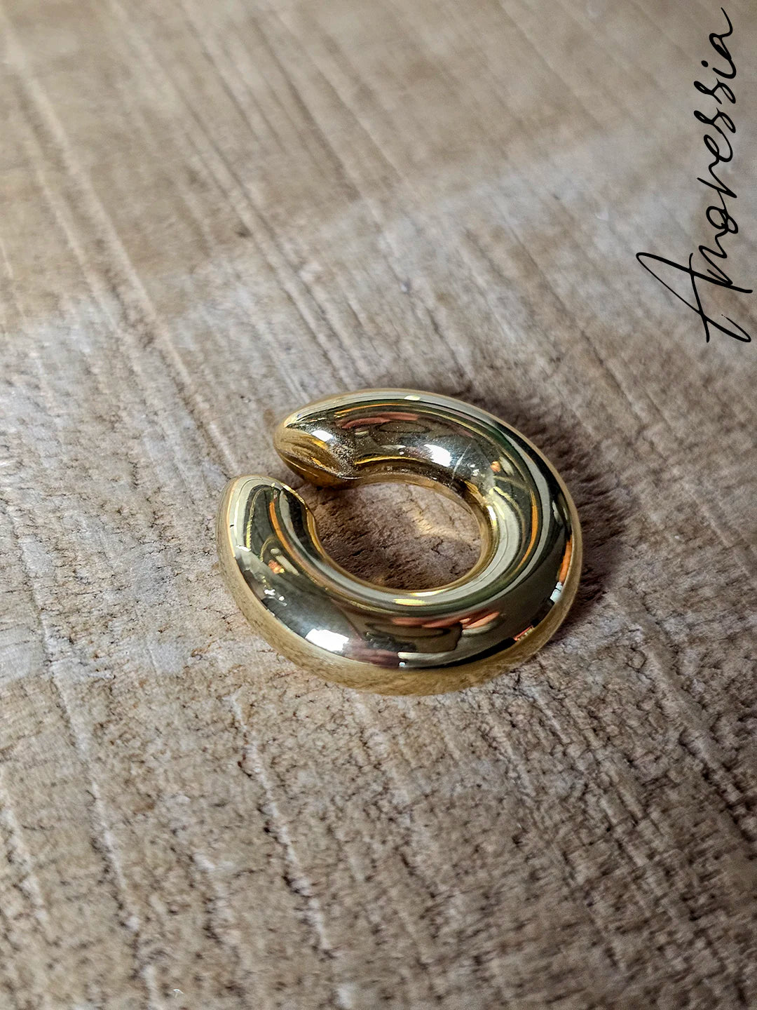 Bijou d'oreille doré