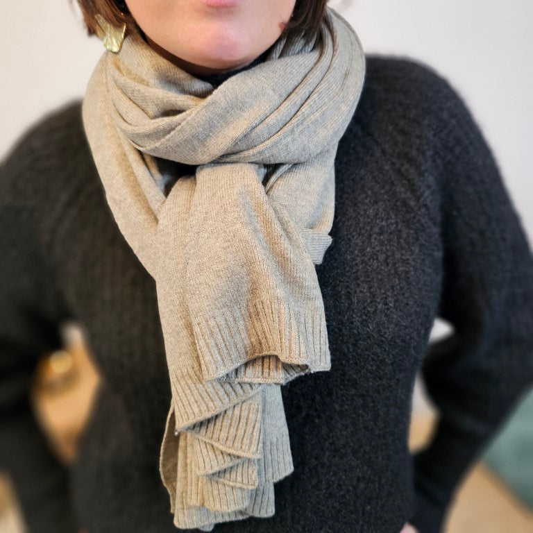 Écharpe Douce — Écharpe Douce Femme Hiver photo lifestyle