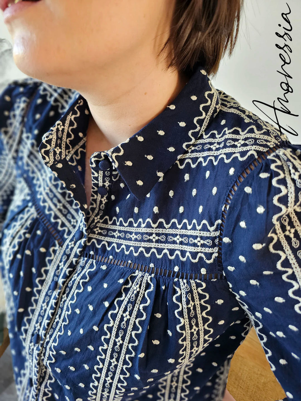 Chemise Mila — Chemise Fleurie Légère Femme photo portée