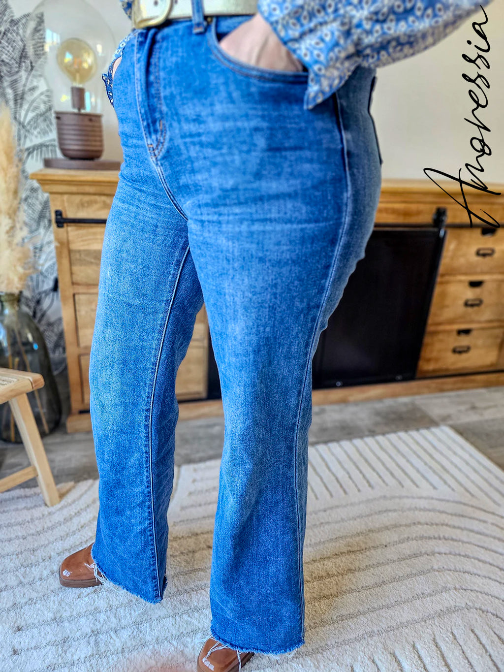 Jean bleu — Jean Bleu Coupe Droite Femme vue détail