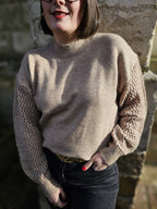 Pull taupe — Pull Taupe Femme vue dos