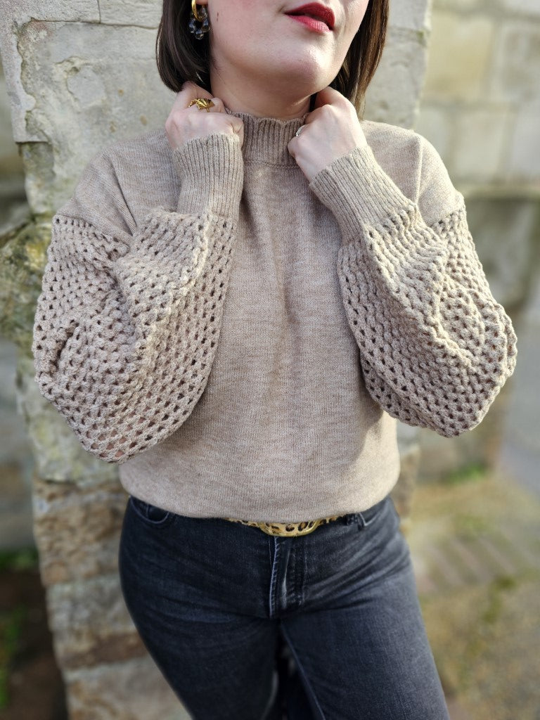 Pull taupe — Pull Taupe Femme photo portée
