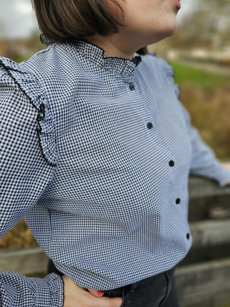 Chemise Clara — Chemise Colorée Col V Femme photo portée