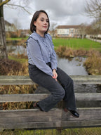 Chemise Clara — Chemise Colorée Col V Femme photo lifestyle