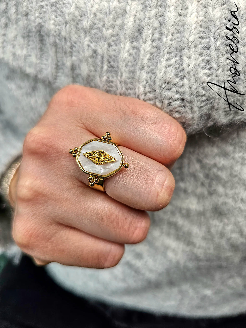 Bague Blanche — Bague Résine Blanche Femme photo portée