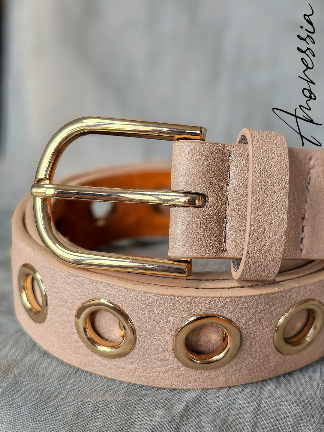Ceinture Beige Rosé Doré — Ceinture Beige Boucle Dorée Femme photo portée