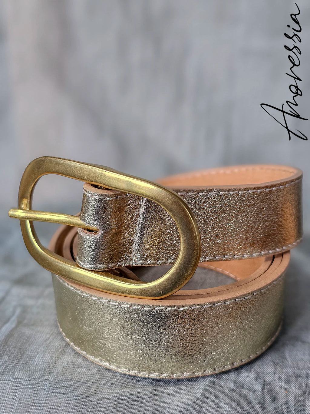 Ceinture Dorée — Ceinture Fine Dorée Femme photo portée