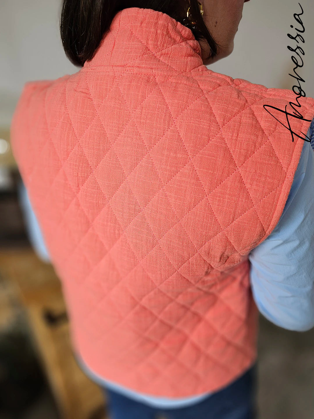 Gilet Arancia — Gilet Orange Ouvert Femme photo lifestyle