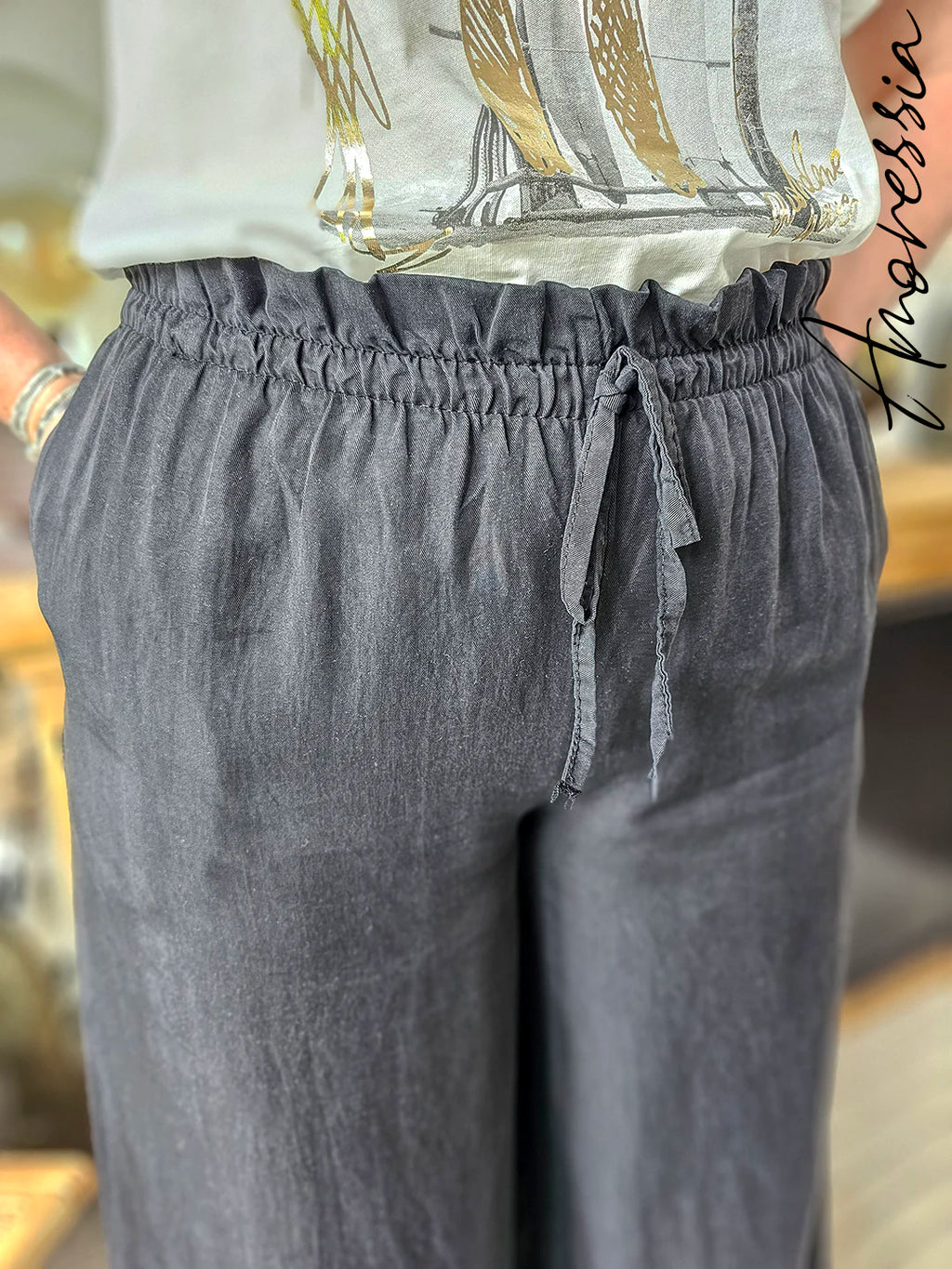 Pantalon Hélie Noir — Pantalon Noir Élégant Femme photo portée