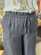 Pantalon Hélie Noir — Pantalon Noir Élégant Femme photo portée