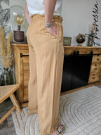 Pantalon Hélie Camel — Pantalon Camel Élégant Femme photo lifestyle