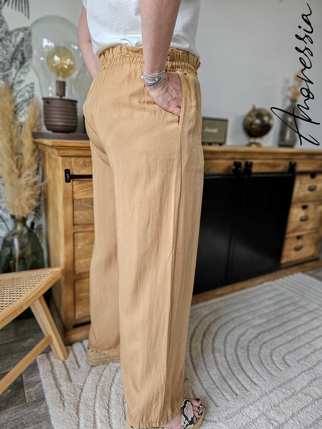 Pantalon Hélie Camel — Pantalon Camel Élégant Femme photo lifestyle