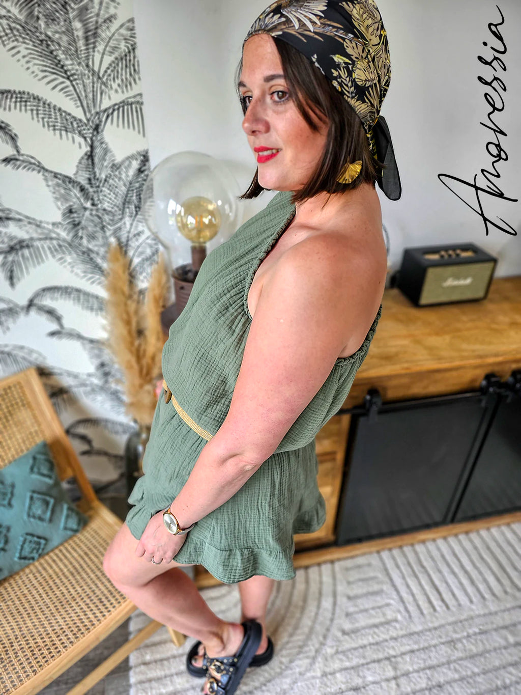 Combi-Short Cachi — Combishort Kaki Femme Été photo lifestyle