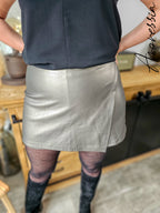 Jupe Short Simili Bronze — Jupe Short Simili Cuir Bronze Femme vue détail