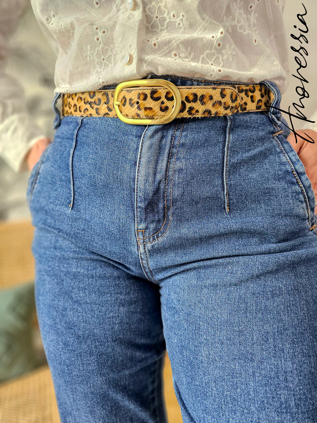 Jean mom fit — Jean Mom Fit Taille Haute Femme photo portée