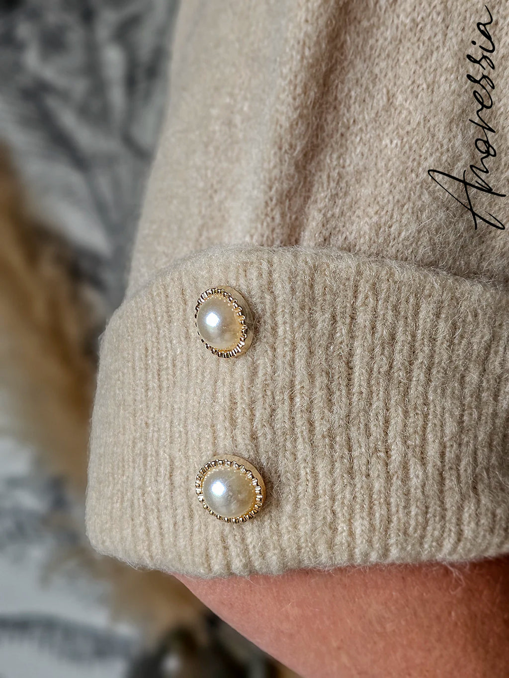 Pull Victoria beige — Pull Beige Femme photo lifestyle