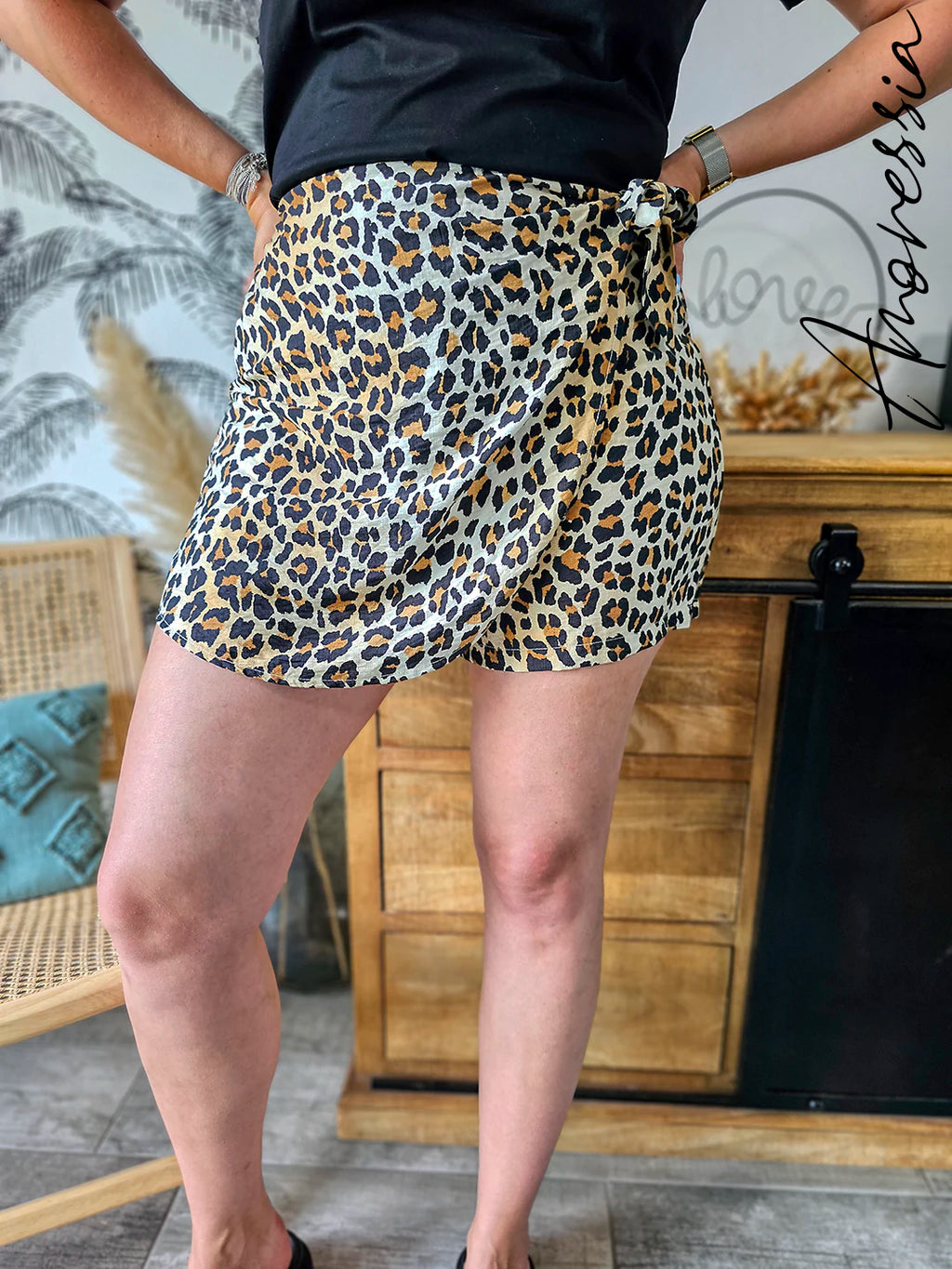 Jupe short Léopard — Jupe Short Léopard Femme photo portée