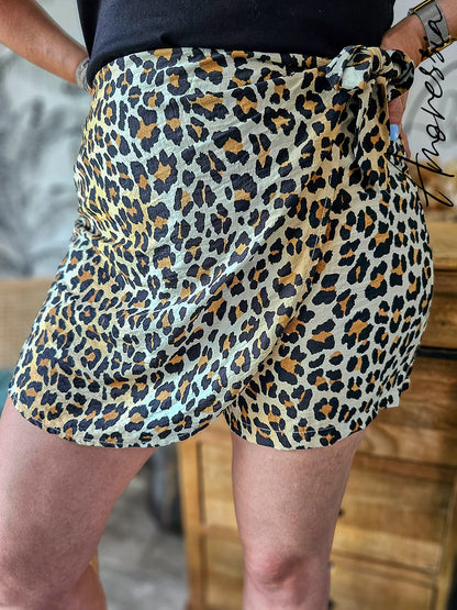 Jupe Short Leopard Beige a Taille Elastique Amoressia