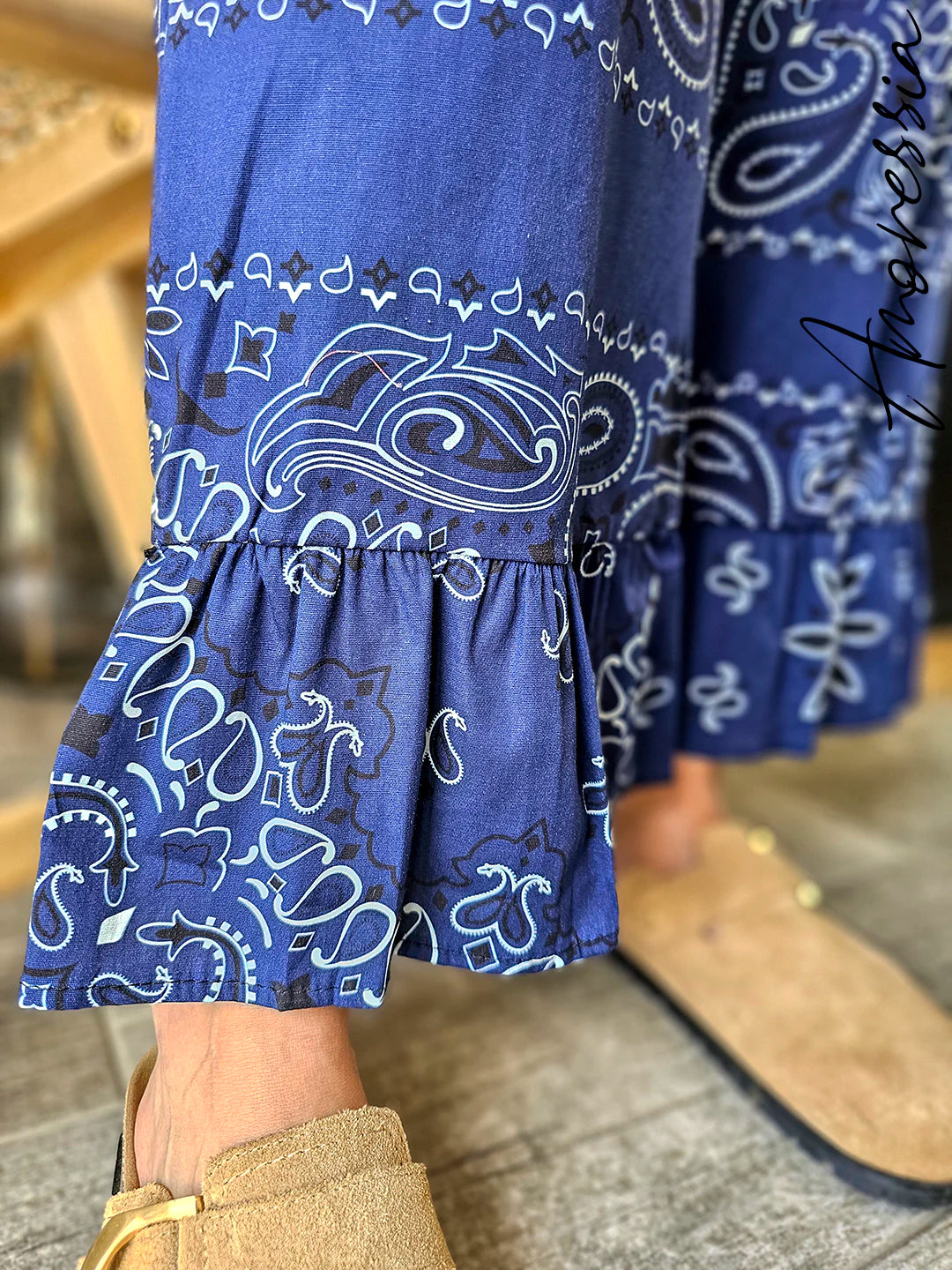 Pantalon Bora Bleu — Pantalon Bleu Imprimé Bandana Volants Femme photo portée