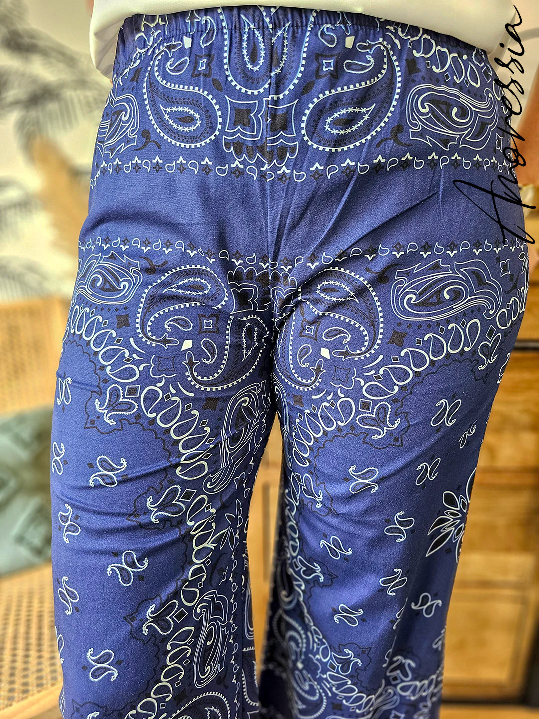 Pantalon Bora Bleu — Pantalon Bleu Imprimé Bandana Volants Femme vue détail