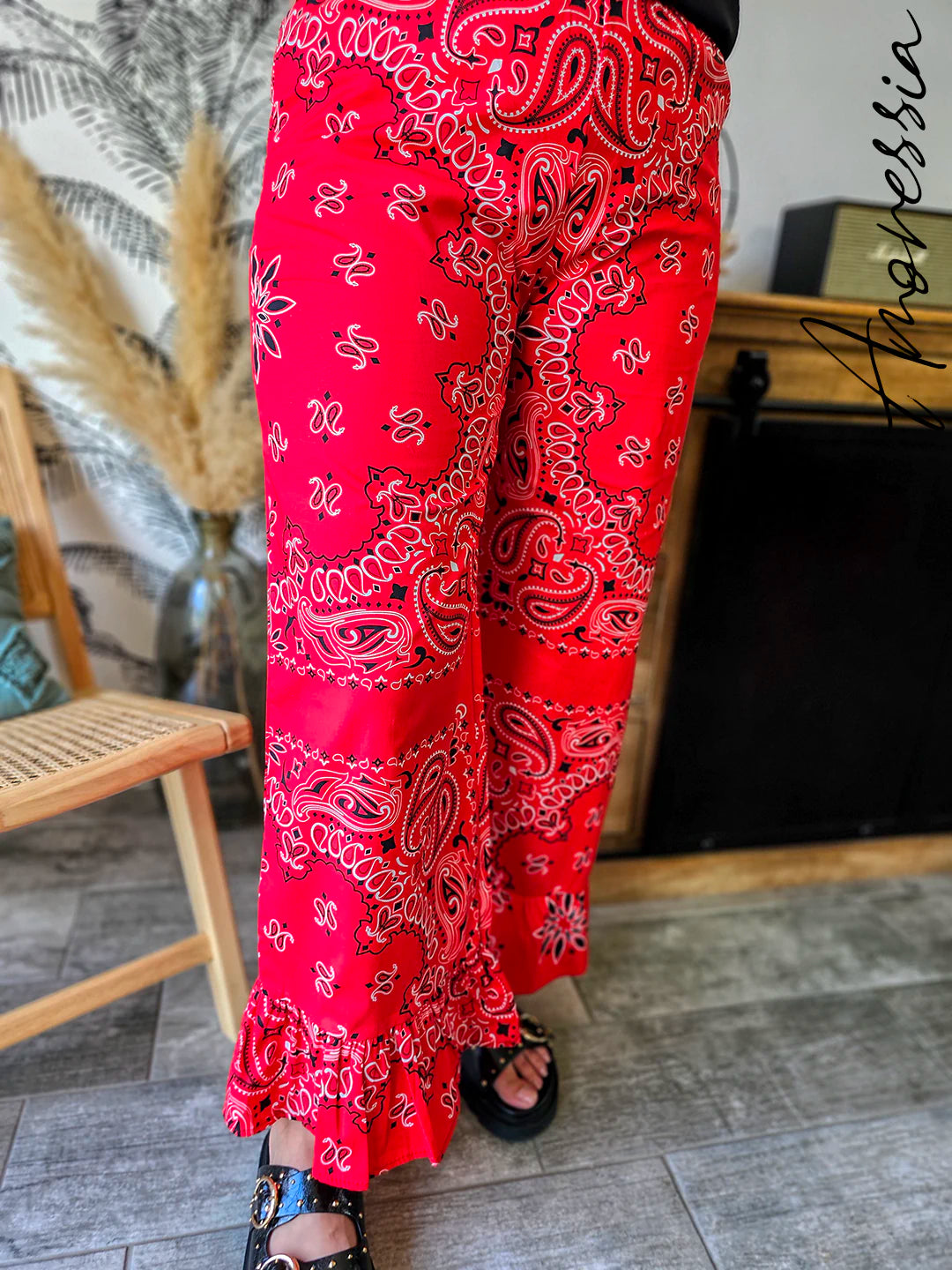 Pantalon Bora Rouge — Pantalon Rouge Imprimé Bandana Volants Femme autre vue