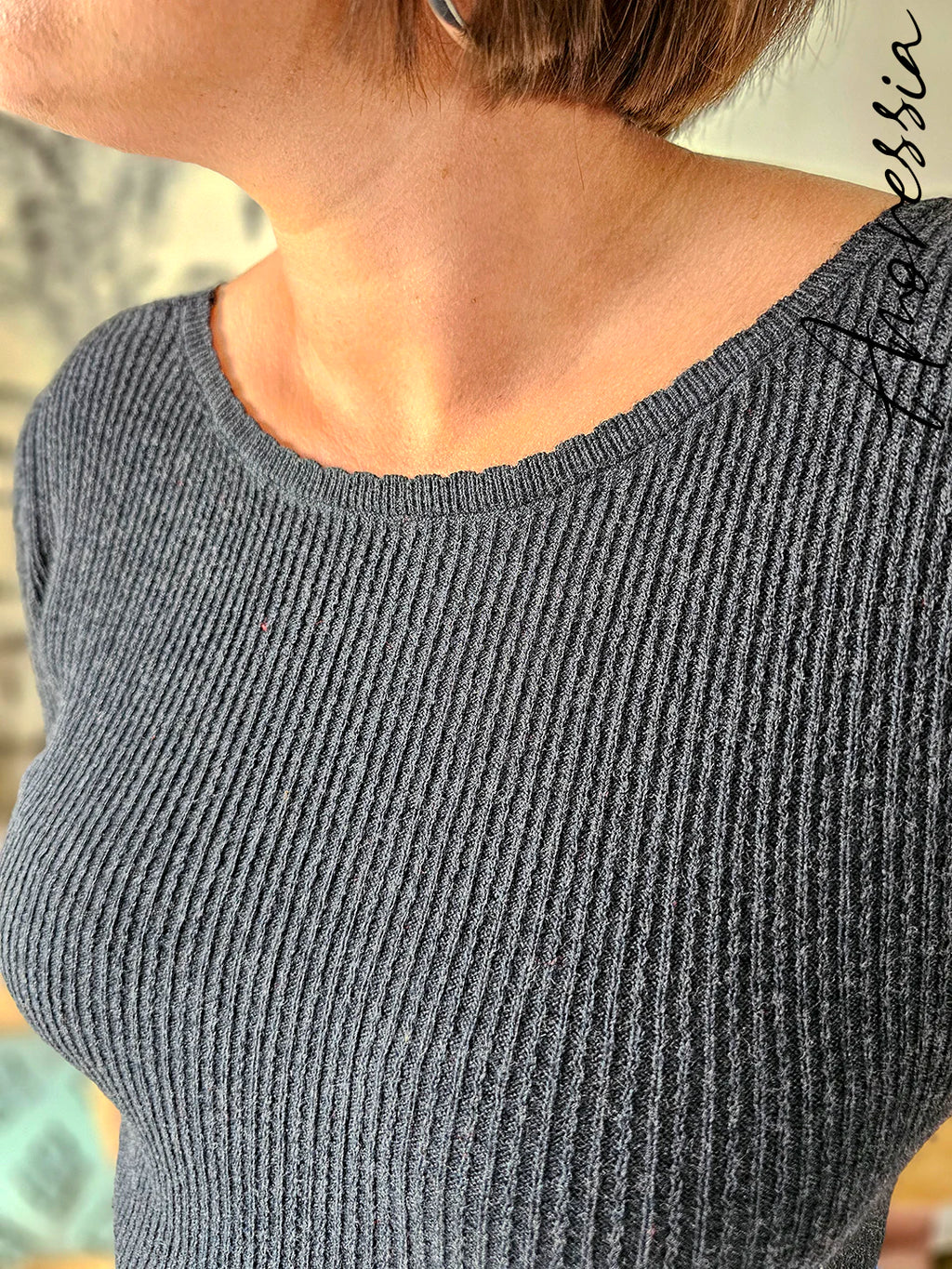 Pull Vanilla Anthracite — Pull Maille Manches Courtes Anthracite Femme photo lifestyle
