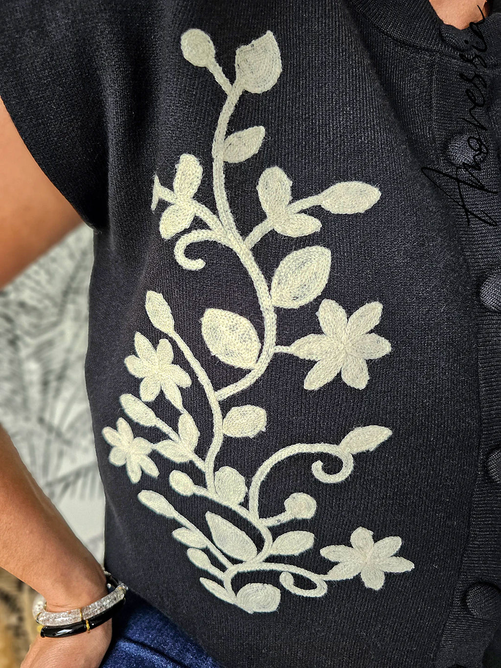 Gilet Prima — Gilet Noir Sans Manches Broderie Femme autre vue