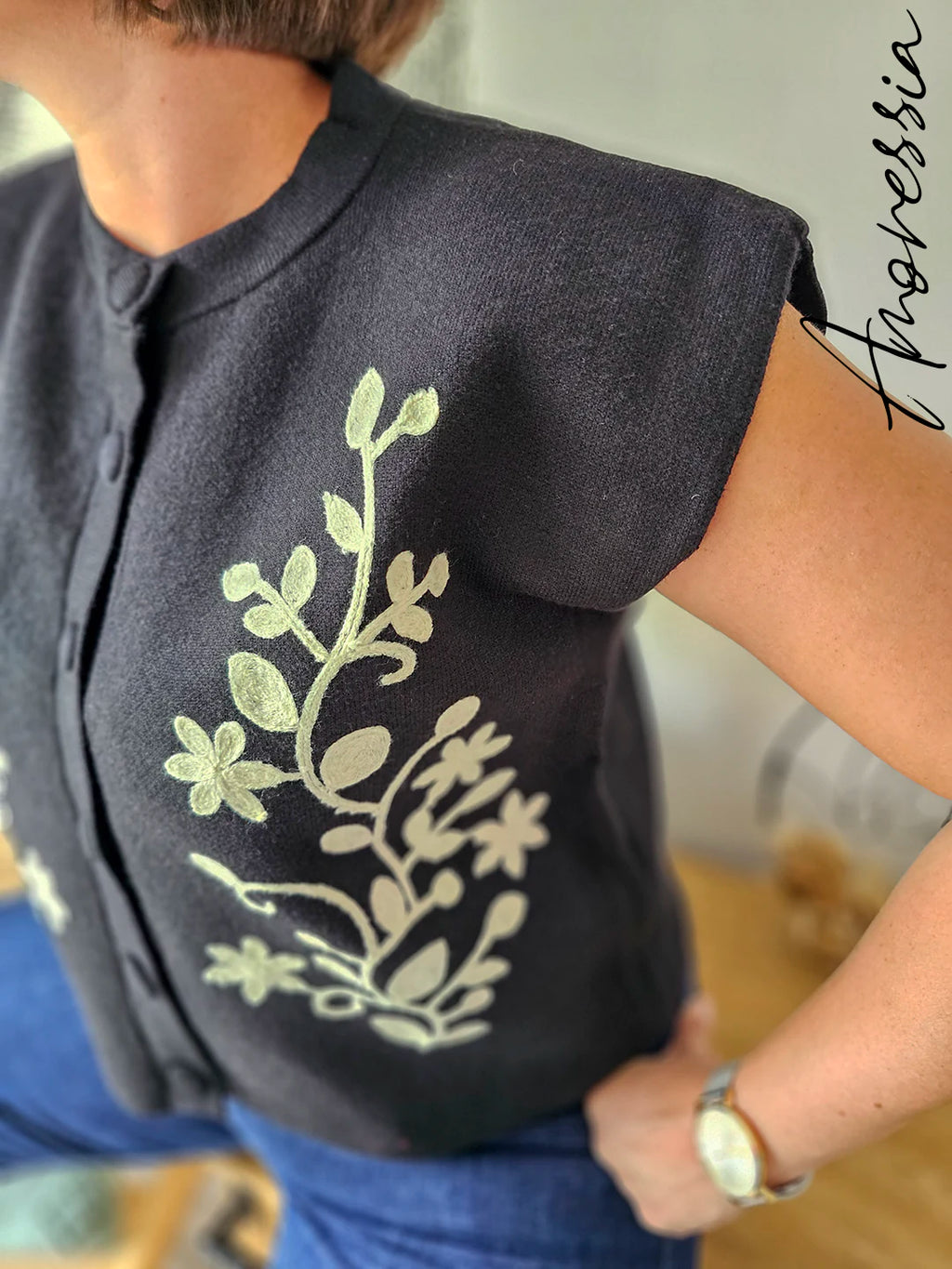 Gilet Prima — Gilet Noir Sans Manches Broderie Femme vue détail