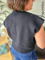 Gilet Prima — Gilet Noir Sans Manches Broderie Femme photo lifestyle