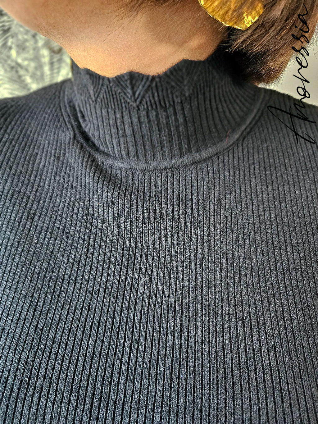 Pull Monica Noir — Pull Léger Noir Boutons Manches Femme vue détail