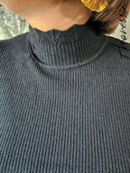 Pull Monica Noir — Pull Léger Noir Boutons Manches Femme vue détail