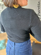 Pull Monica Noir — Pull Léger Noir Boutons Manches Femme photo lifestyle