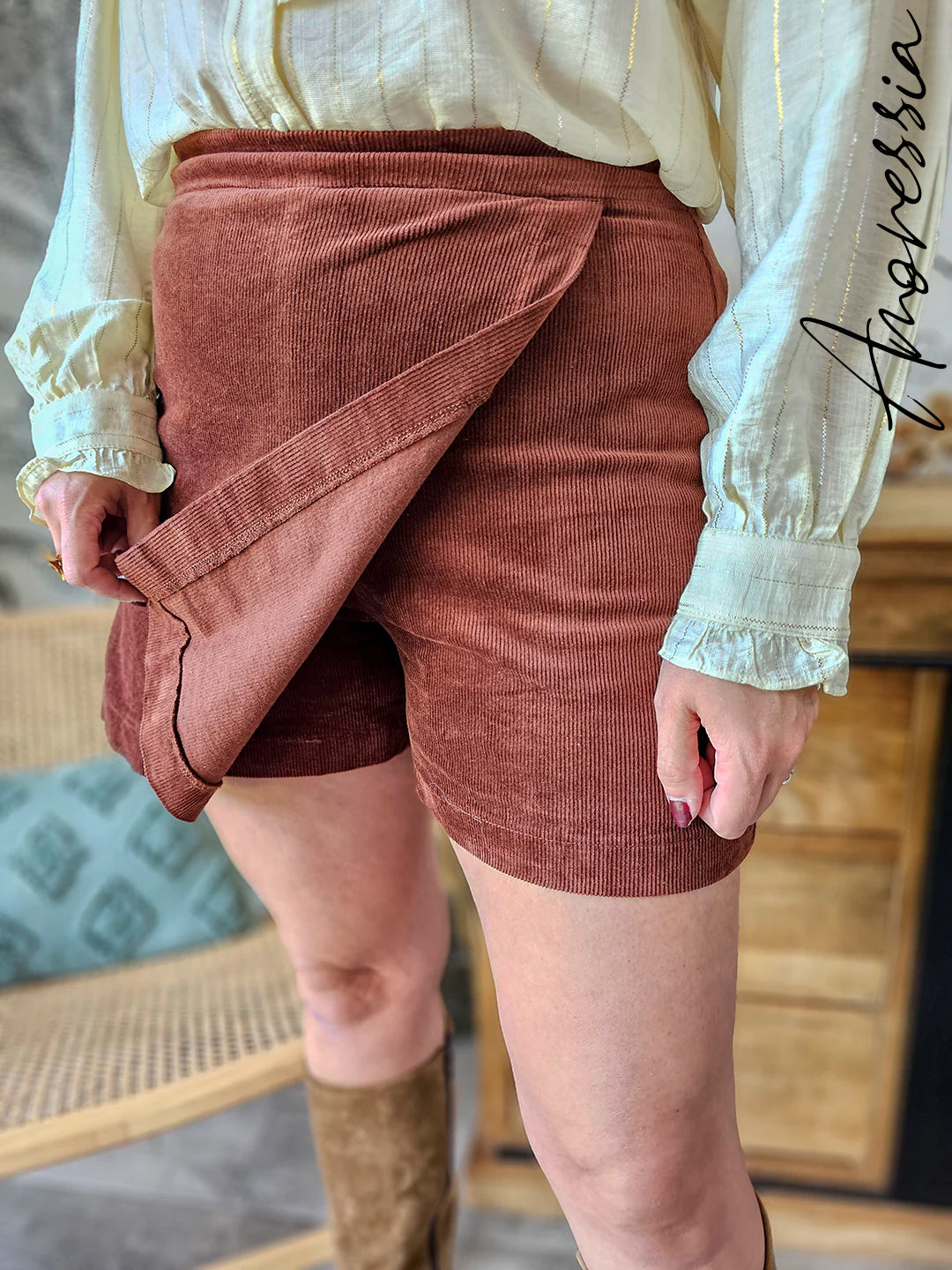 Jupe Short Cannelle — Jupe Short Velours Côtelé Camel Femme photo portée