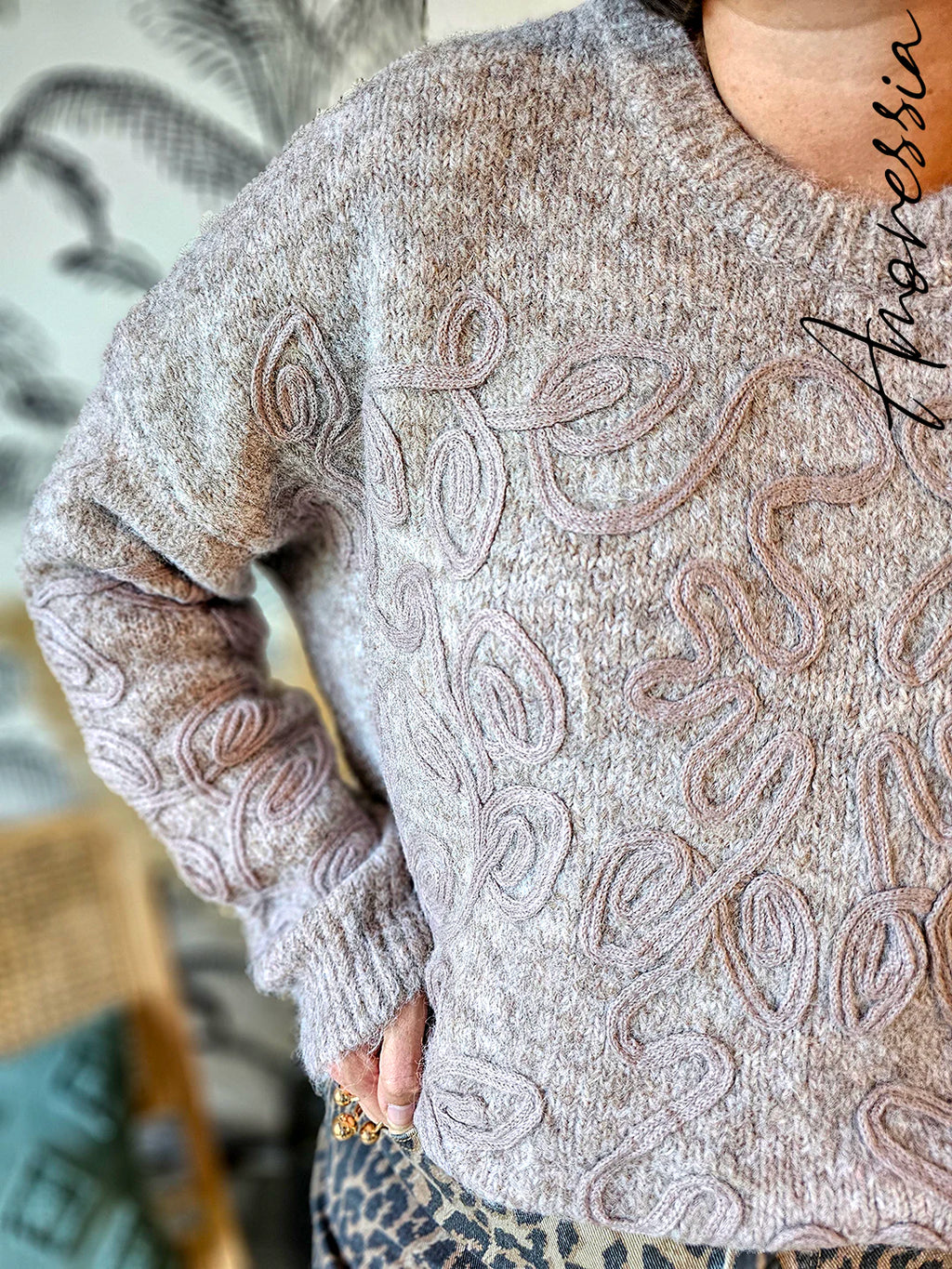 Pull Flave Taupe — Pull Taupe Manches Longues Femme photo portée