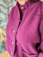Gilet Garence — Gilet Bordeaux Boutons Dorés Femme photo portée
