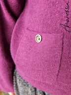 Gilet Garence — Gilet Bordeaux Boutons Dorés Femme photo lifestyle