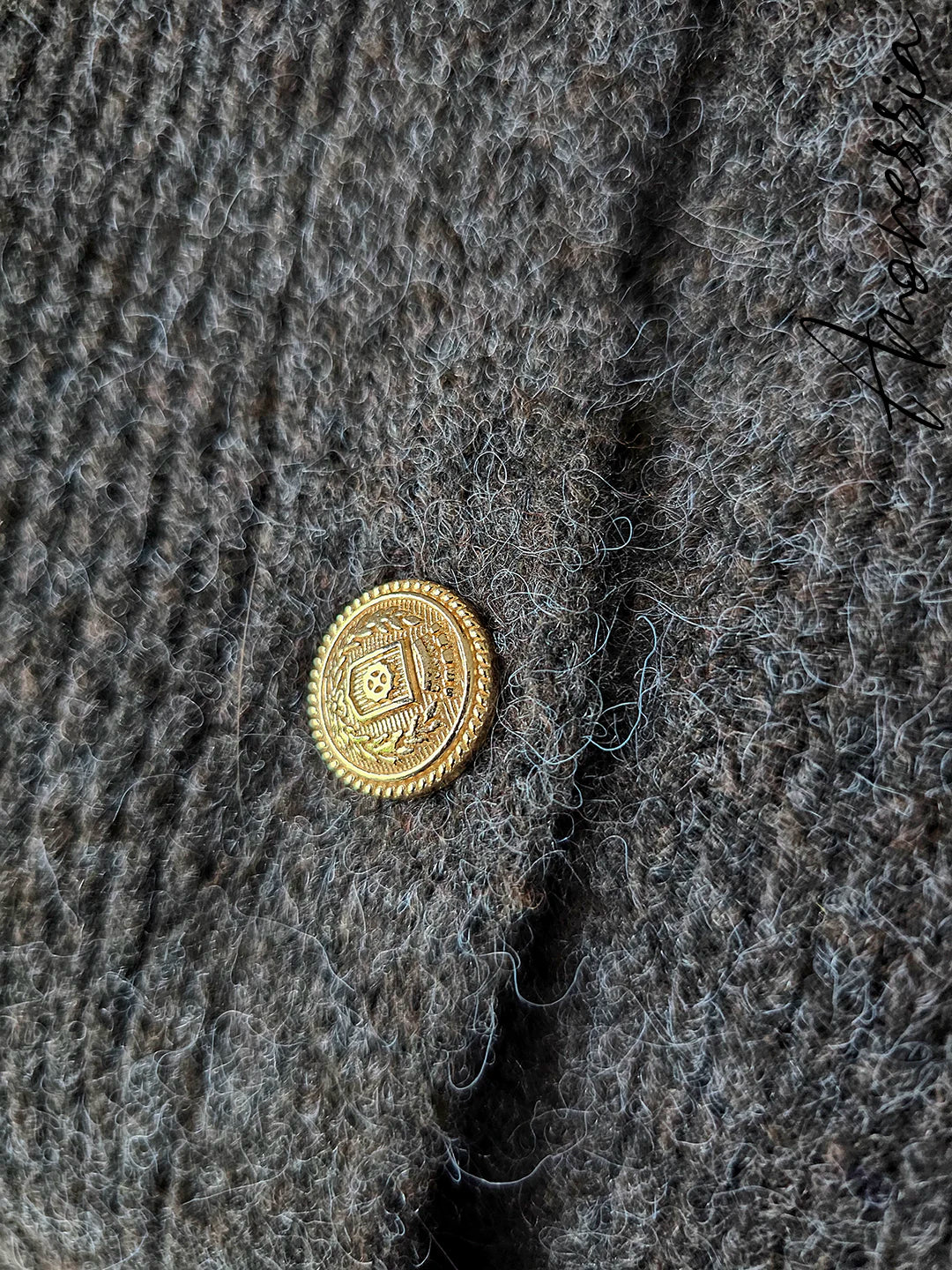 Gilet Chocolat — Gilet Chocolat Boutons Dorés Femme vue détail