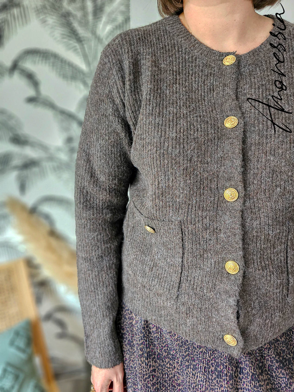Gilet Chocolat — Gilet Chocolat Boutons Dorés Femme vue dos