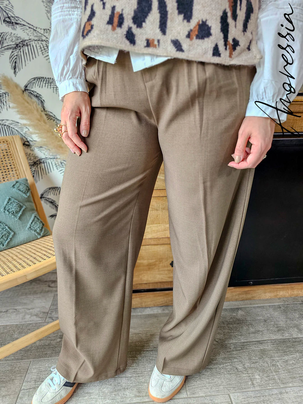 Pantalon Taupe — Pantalon Classique Taupe Coupe Élégante Femme