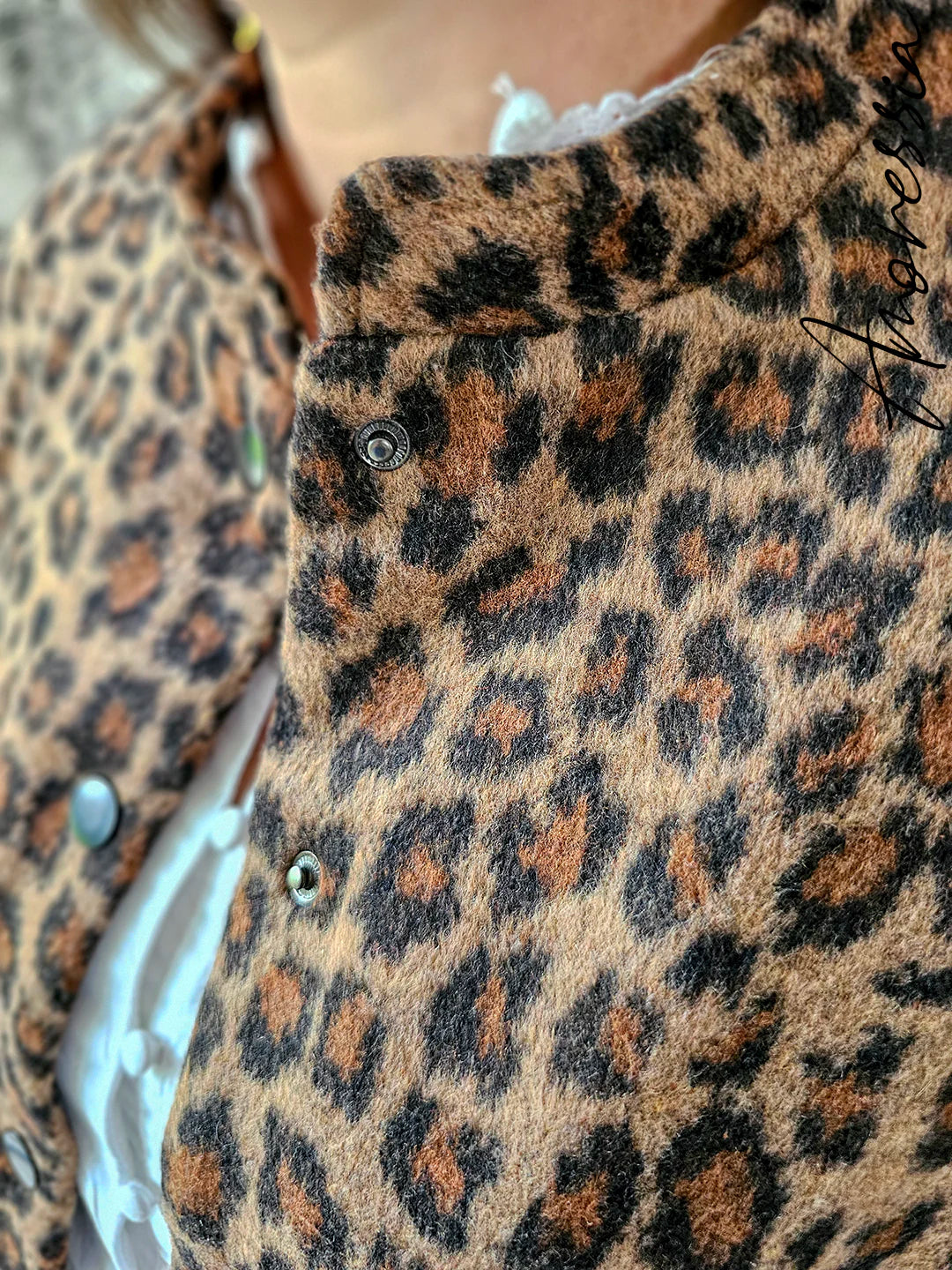 Veste Léopard Bombers — Veste Bombers Léopard Resserrée Taille Femme