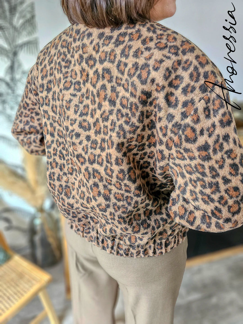 Veste Léopard Bombers — Veste Bombers Léopard Resserrée Taille Femme
