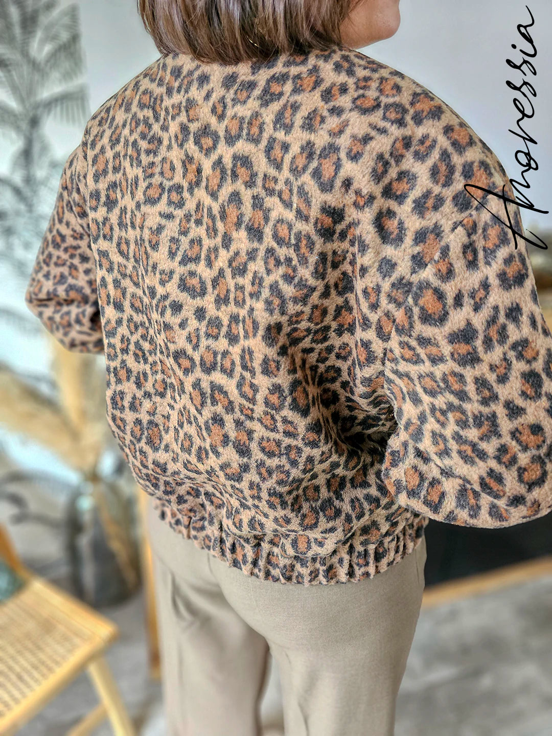 Veste Léopard Bombers — Veste Bombers Léopard Resserrée Taille Femme