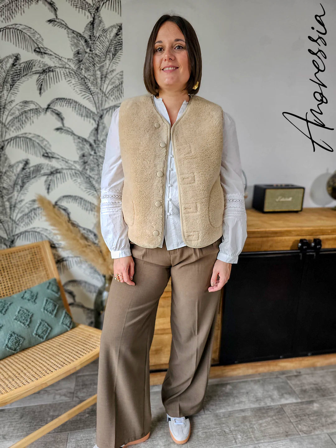 Pantalon Taupe — Pantalon Classique Taupe Coupe Élégante Femme vue dos