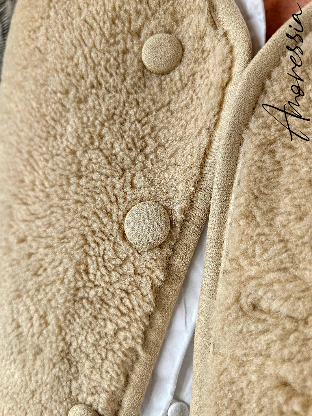 Gilet Dune — Gilet Beige Sans Manches Femme photo portée