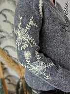 Pull Lovie — Pull Gris Col V Broderies Écru Femme autre vue