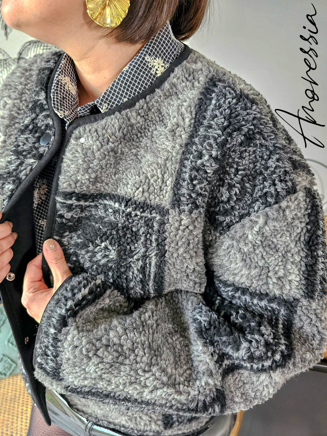 Manteau Clem — Manteau Court Noir Patchwork Femme photo portée