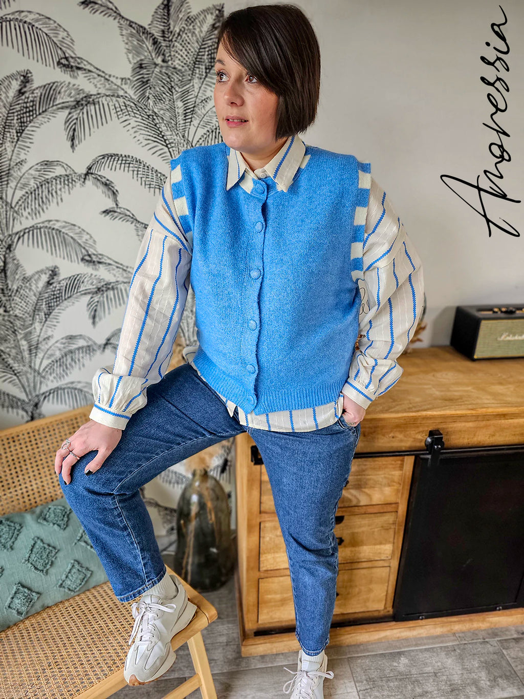 Gilet Azzura — Gilet Bleu Sans Manches Femme photo lifestyle