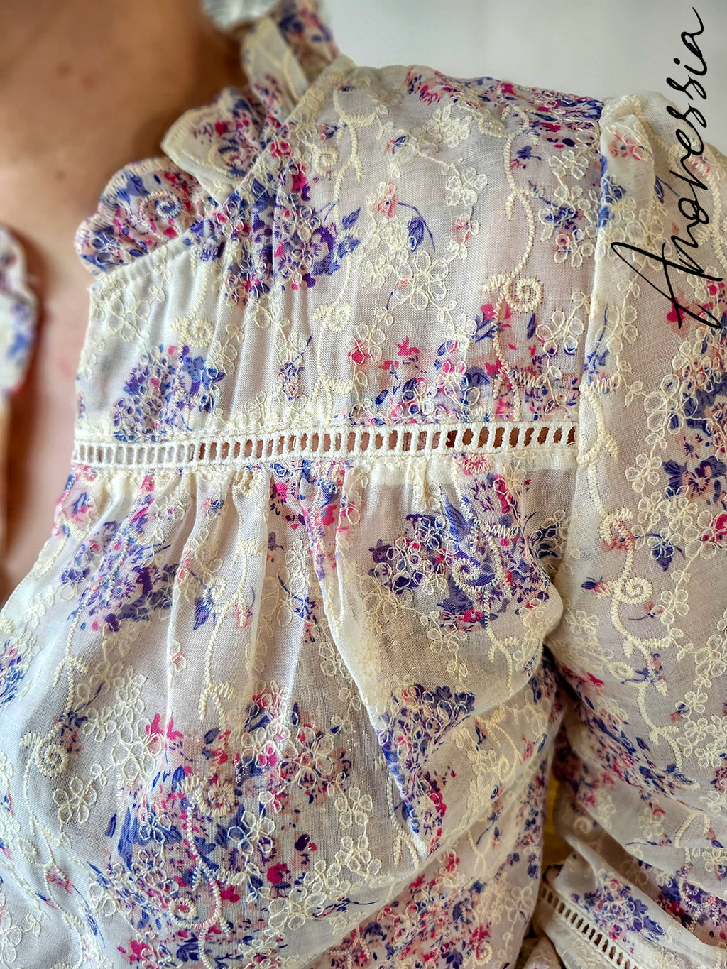 Chemise Lilas — Blouse Crème Imprimé Lilas Femme vue détail